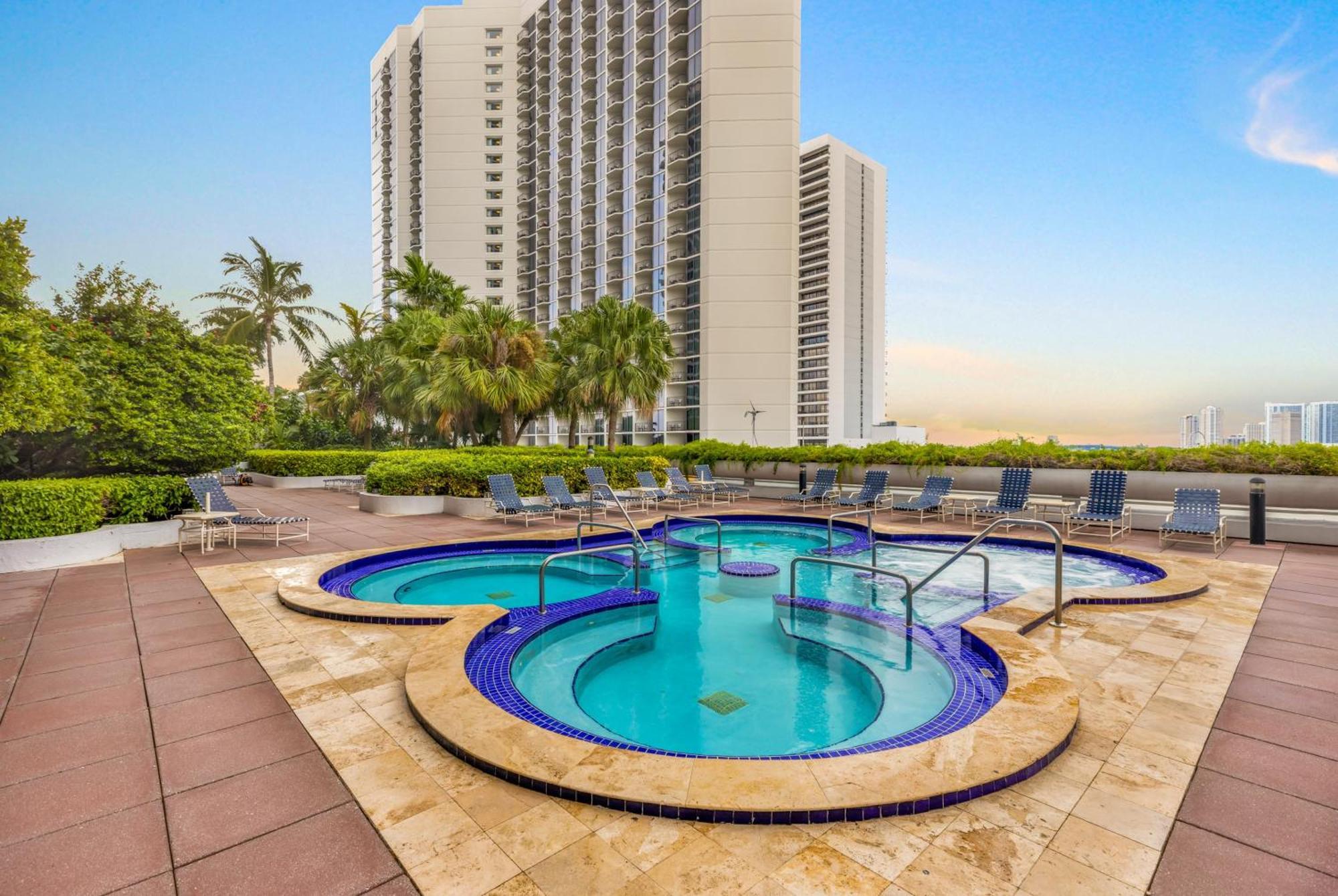High Rise Comfort With Balcony Doral Exterior foto